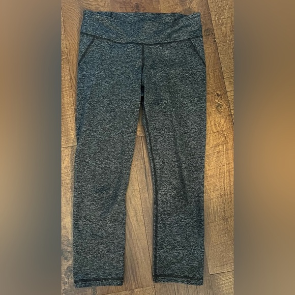 Under Armour Womens fitted leggings Sz medium 2 pairs bundle - Picture 2 of 15